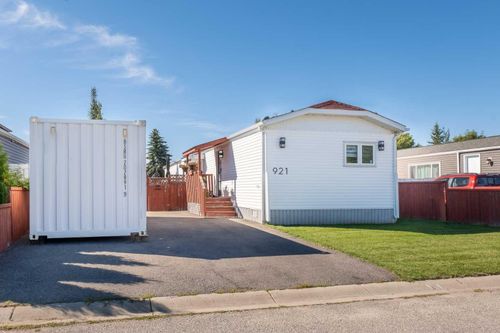 921 Briarwood Crescent, Strathmore, AB, T1P1E7 | Card Image