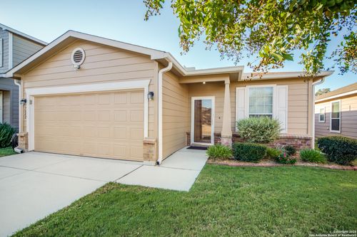 7642 Paraiso Pt, Boerne, TX, 78015-4885 | Card Image