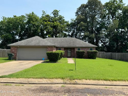 127 Nichols Blvd, Senatobia, MS, 38668-2836 | Card Image