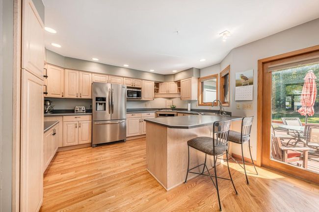 S75W17553 Harbor Circle, Condo with 2 bedrooms, 2 bathrooms and null parking in Muskego WI | Image 16
