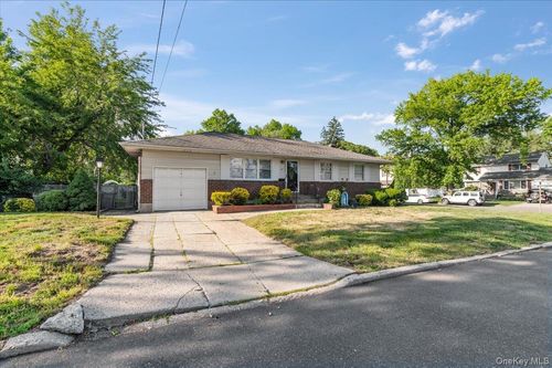 42 Larry Dr, Commack, NY, 11725-3326 | Card Image