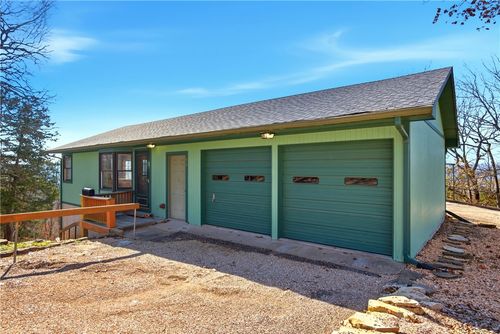 70 Pleasant Ridge Dr, Holiday Island, AR, 72631-4724 | Card Image