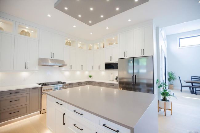 850 Snowdrop Ave, House other with 6 bedrooms, 6 bathrooms and 5 parking in Victoria BC | Image 11