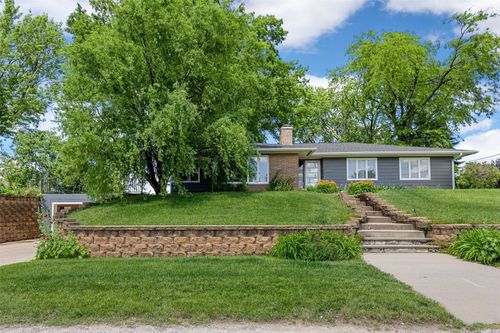 2600 Maple Dr Nw, Cedar Rapids, IA, 52405-4638 | Card Image
