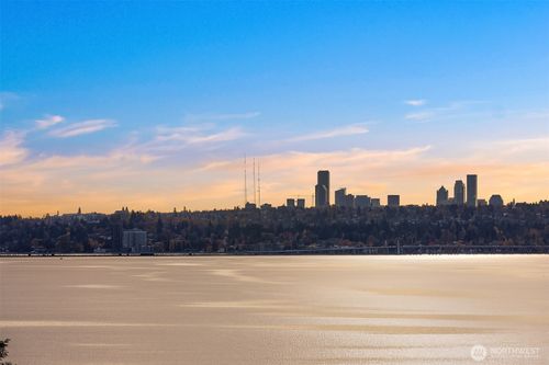 238 5th Ave W, Kirkland, WA, 98033-5325 | Card Image
