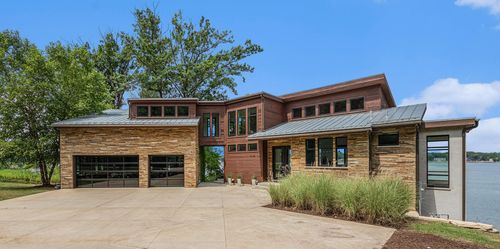 68448 Beechwood Dr, Dowagiac, MI, 49047-8509 | Card Image