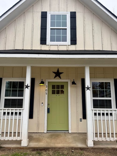 305 Maple Ave, Gladewater, TX, 75647-4927 | Card Image