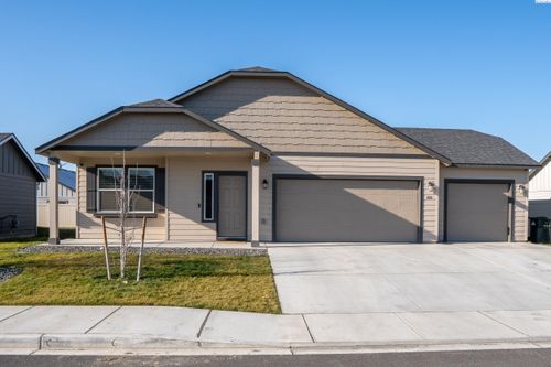 808 Grant Ln, Grandview, WA, 98930-3005 | Card Image