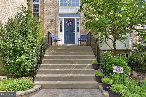 704 Seaton Ct Se, LEESBURG, VA, 20175-8910 | Card Image