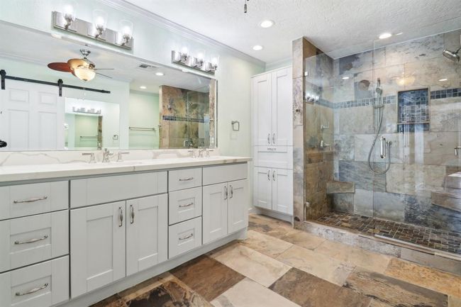 Spacious Shower and custom built-ins | Image 19