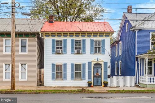 222 S Raleigh St, MARTINSBURG, WV, 25401-2637 | Card Image
