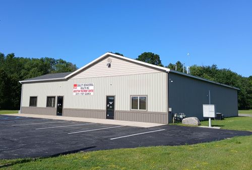 215 N Jebavy Dr, Ludington, MI, 49431-1921 | Card Image