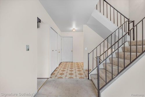 26122 Summerdale Dr, Southfield, MI, 48033-6135 | Card Image