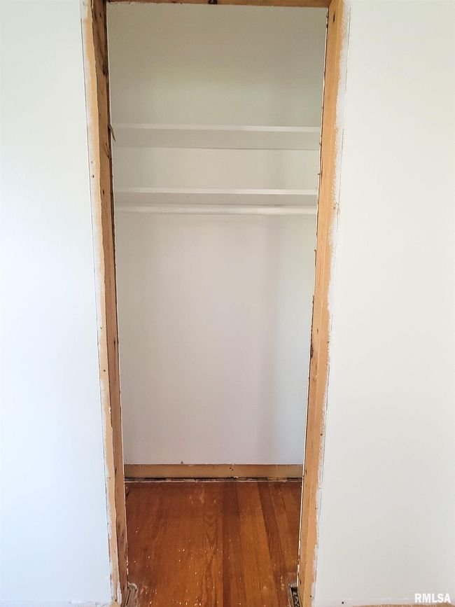 225 Hickory St, House other with 2 bedrooms, 1 bathrooms and null parking in Flora IL | Image 34