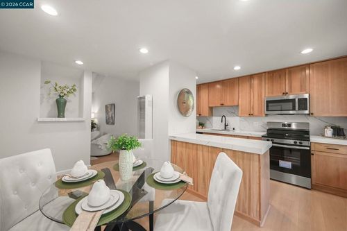 4-2560 Walnut Blvd, Walnut Creek, CA, 94596-7201 | Card Image