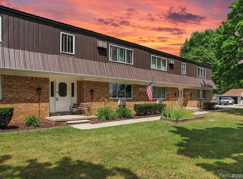 a-3-1600 Oakland St, Saint Clair, MI, 48079-5147 | Card Image