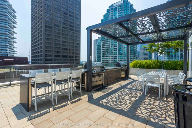 1806 - 28 Freeland St, Condo with 2 bedrooms, 1 bathrooms and null parking in Toronto ON | Image 18