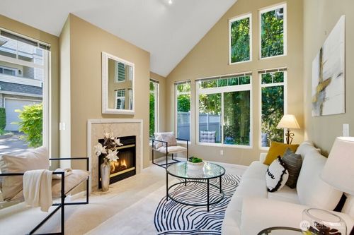6699 Se Cougar Mountain Way, Bellevue, WA, 98006-5608 | Card Image