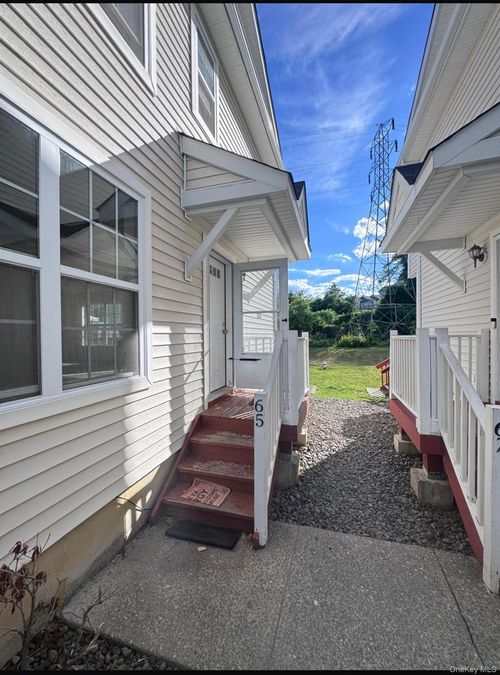65 Jordan Ln, Middletown, NY, 10940-1605 | Card Image