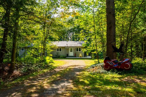 1329 Moon River Rd, Bala, ON, P0C1A0 | Card Image