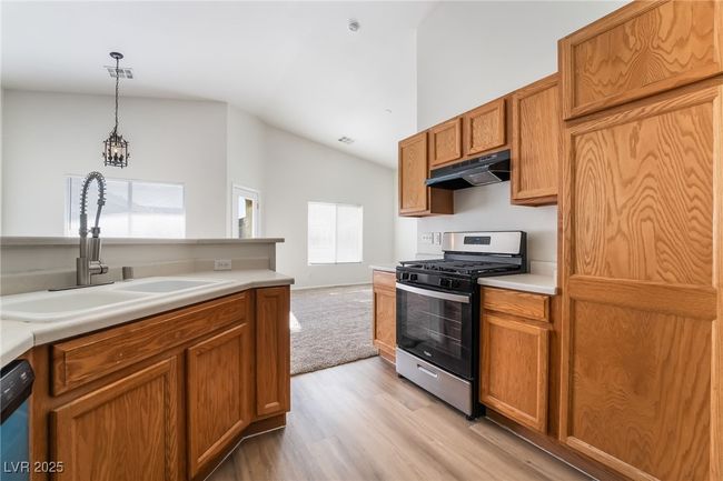 UNIT-101 - 6350 Dan Blocker Ave, Condo with 2 bedrooms, 2 bathrooms and null parking in Henderson NV | Image 5