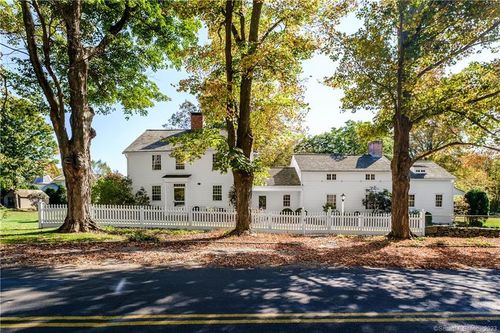 2081 North St, Fairfield, CT, 06824-1738 | Card Image