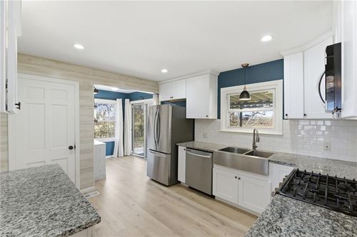 1618 E 75th Ter, Kansas City, MO, 64131-1909 | Card Image