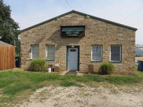 401 W Bridge St, Perry, KS, 66073-5132 | Card Image