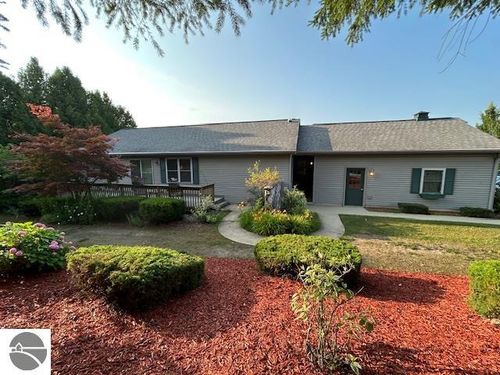 3834 Creekside Dr, Traverse City, MI, 49684-7242 | Card Image