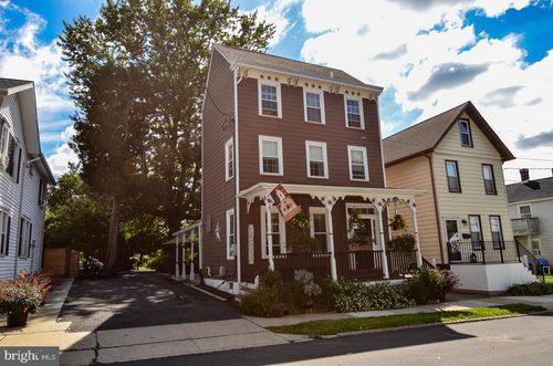 122 E Burlington St, BORDENTOWN, NJ, 08505-1761 | Card Image