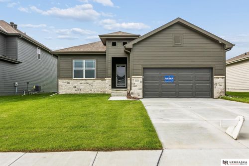 16105 Isabella St, Bennington, NE, 68007-5184 | Card Image