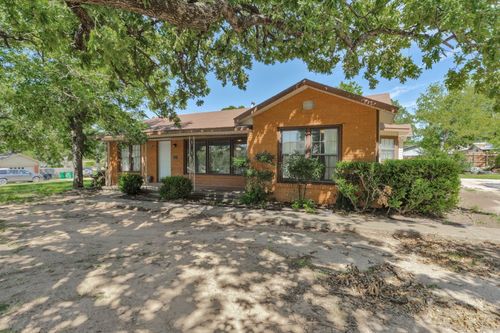 1002 Lowrie St, Bowie, TX, 76230-3409 | Card Image