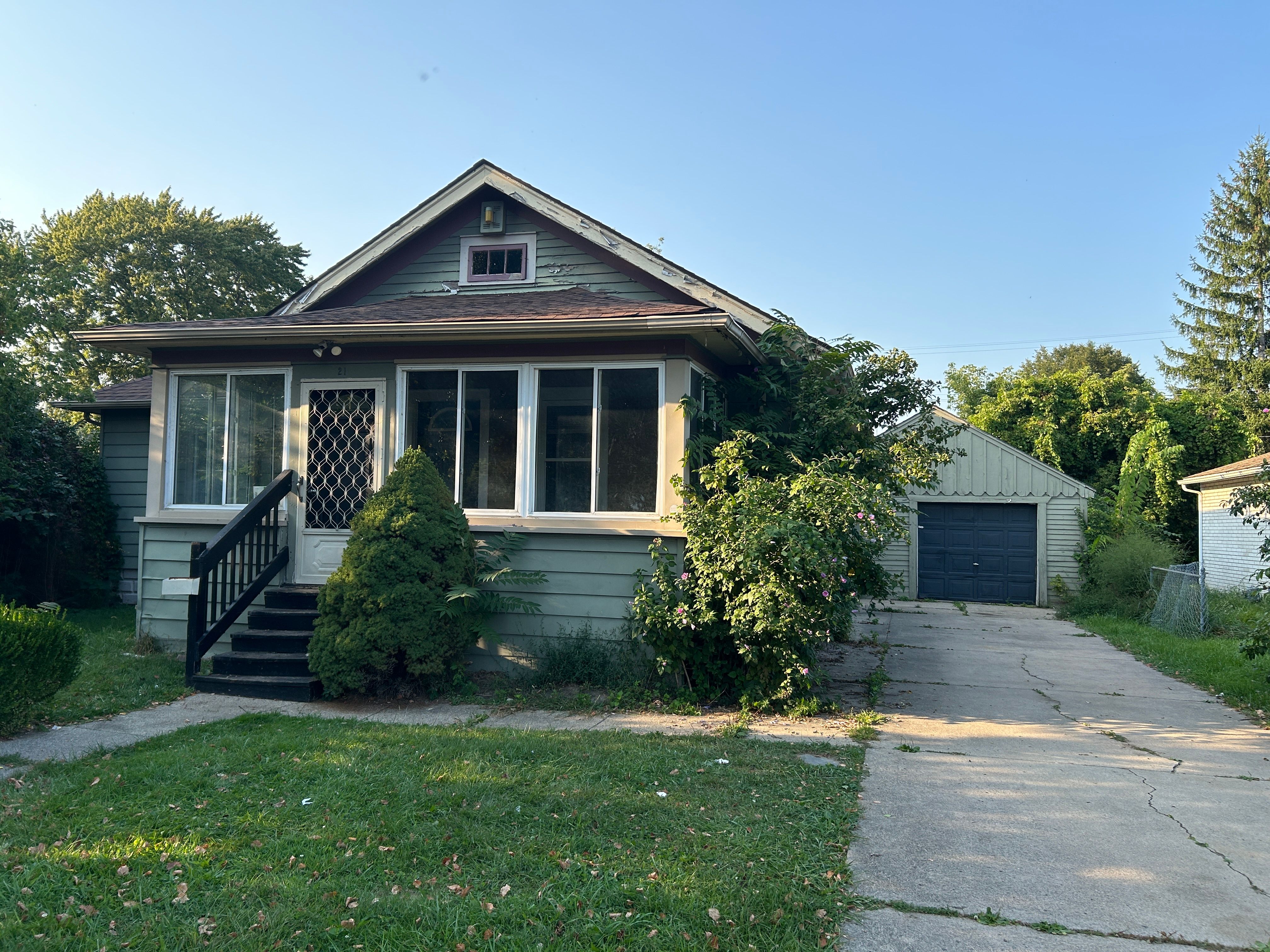 Fessenden St, Mount Clemens, MI 48043