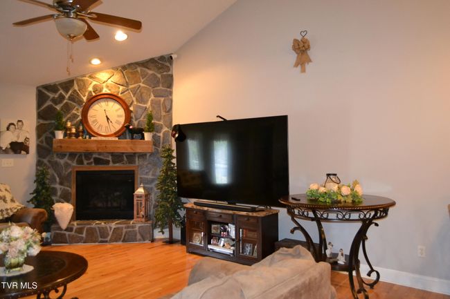 18486 Spoon Gap Rd, House other with 2 bedrooms, 2 bathrooms and null parking in Abingdon VA | Image 6