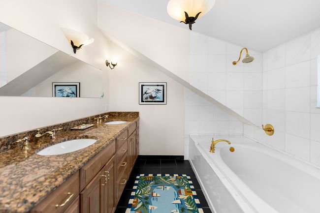 Master suite jacuzzi tub | Image 30