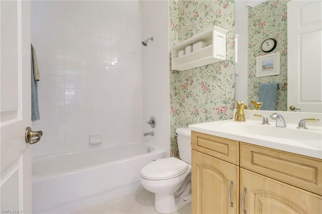 APT-2004 - 762 Regency Reserve Cir, Condo with 3 bedrooms, 3 bathrooms and 2 parking in NAPLES FL | Image 28