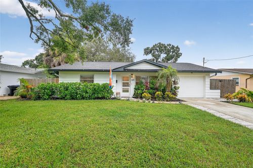 681 72nd Ave N, St Petersburg, FL, 33702-5831 | Card Image