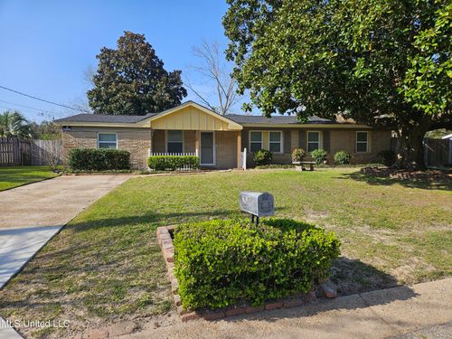 2130 Driftwood Dr, Biloxi, MS, 39531-3025 | Card Image