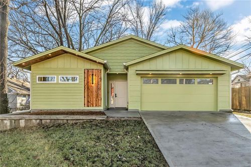 1217 E 61st St, Kansas City, MO, 64110-3247 | Card Image