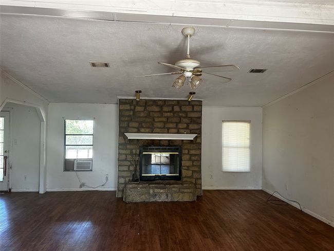 203 River Oaks Dr, House other with 3 bedrooms, 2 bathrooms and 7 parking in Cedar Creek TX | Image 5