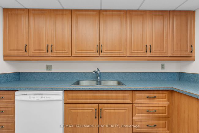 208 - 291 Blake St, Condo with 2 bedrooms, 2 bathrooms and 2 parking in Barrie ON | Image 9