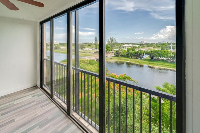 APT-604 - 2200 S Cypress Bend Dr, Condo with 1 bedrooms, 2 bathrooms and null parking in Pompano Beach FL | Image 11