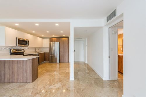 b912-1901 Brickell Ave, Miami, FL, 33129-1752 | Card Image