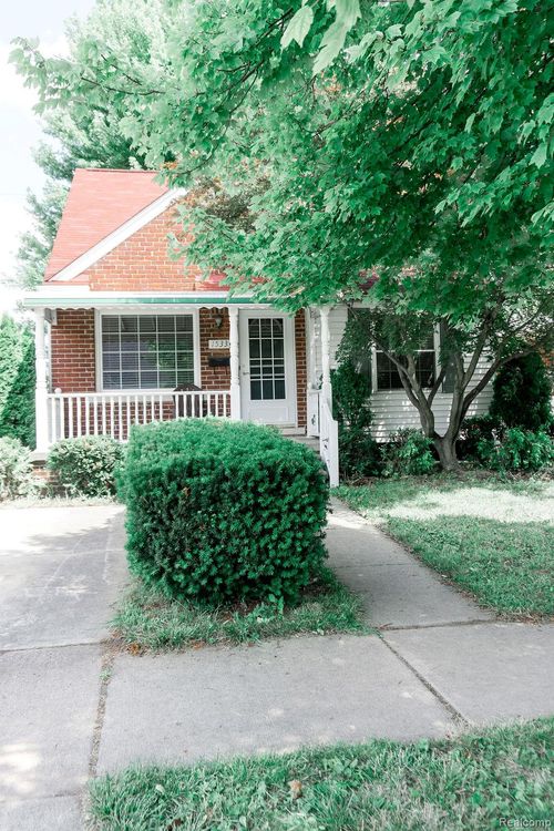 1533 13th St, Wyandotte, MI, 48192-3357 | Card Image