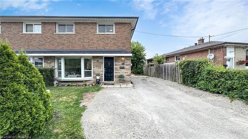 28 Navenby Cres, North York, ON, M9L1B2 | Card Image
