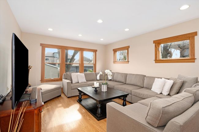 221 N Illinois St, House other with 4 bedrooms, 4 bathrooms and 2 parking in Elmhurst IL | Image 9