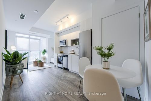 204-630 Greenwood Ave, Toronto, ON, M4J0A8 | Card Image