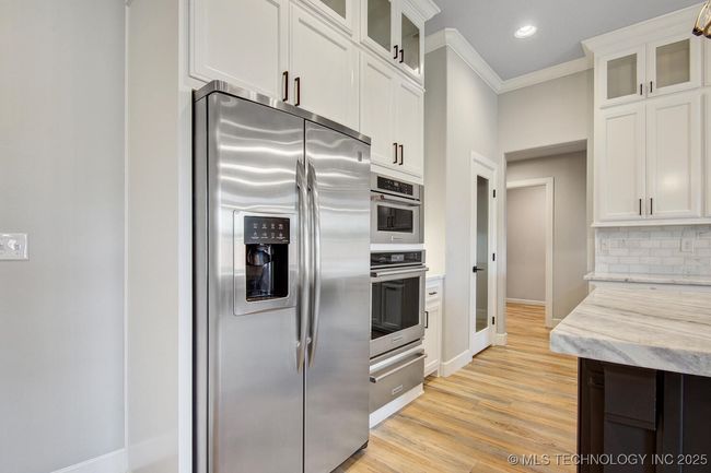 Refrigerator stays with reasonable offer. | Image 15
