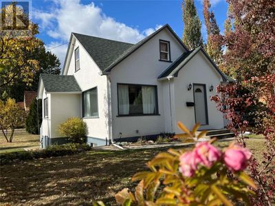 320 4 Th Ave, House other with 2 bedrooms, 3 bathrooms and null parking in Castlegar BC | Image 1