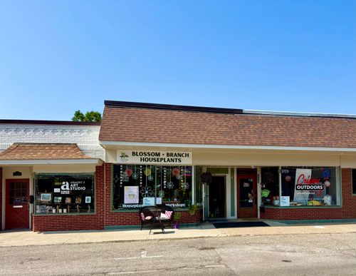 1115 Washington Ave, Grand Haven, MI, 49417-1625 | Card Image